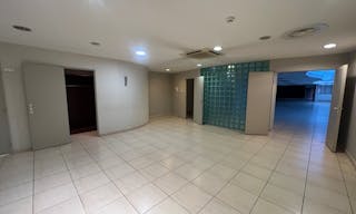 Big flagship store near Champs Elys�e - 800m2 - pop-up store - showroom - Image 2