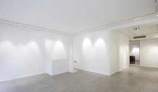 Shop in Paris France - Image 8