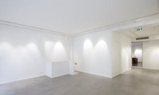 Shop in Paris France - Image 8