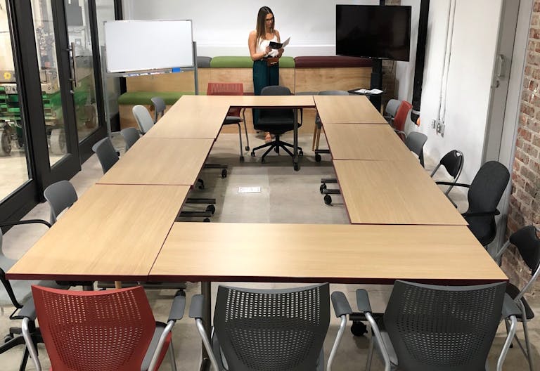 Huge & Cozy Conference Room in Miami - Image 2