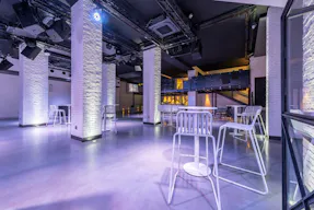 Unique Space in Paris 15th - Image 1