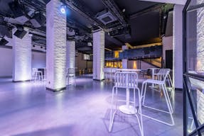 Unique Space in Paris 15th - Image 1