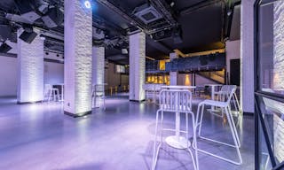 Unique Space in Paris 15th - Image 1