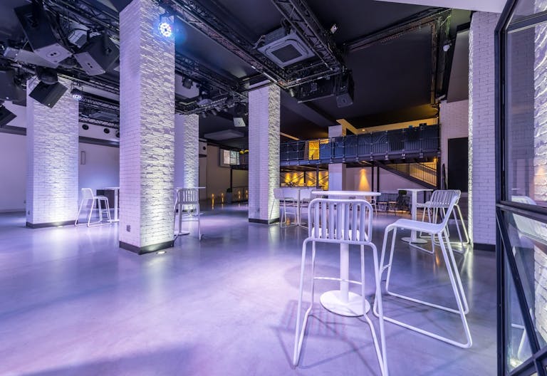 Unique Space in Paris 15th - Image 1