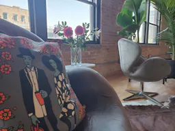 Vibrant Fulton Market Studio - Image 2