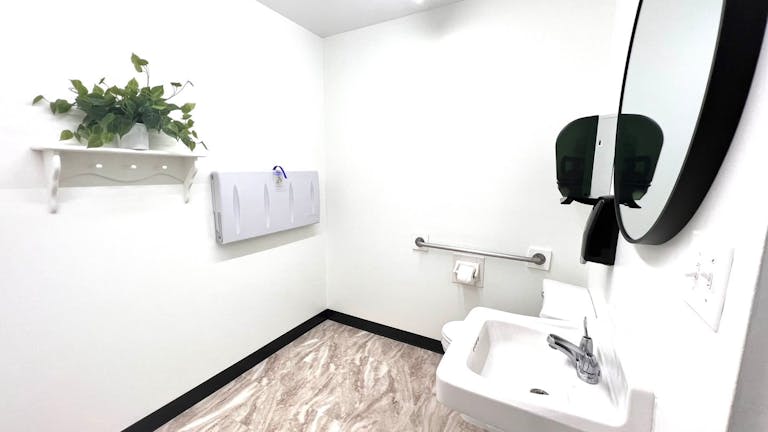 Bright and clean open space for creatives and events - Image 1