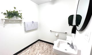 Bright and clean open space for creatives and events - Image 1