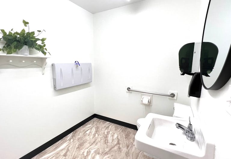 Bright and clean open space for creatives and events - Image 1