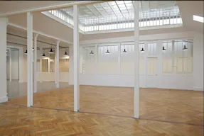 Premium Space In R�publique - Image 11