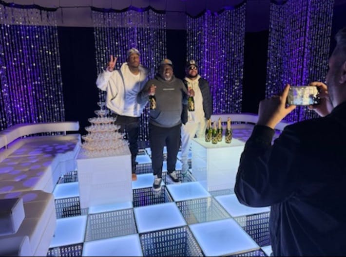 Vibrant Photo Studio in West Vegas - Image 0