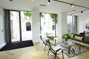 Un Showroom Prestigieux en Plein Marais - Image 1