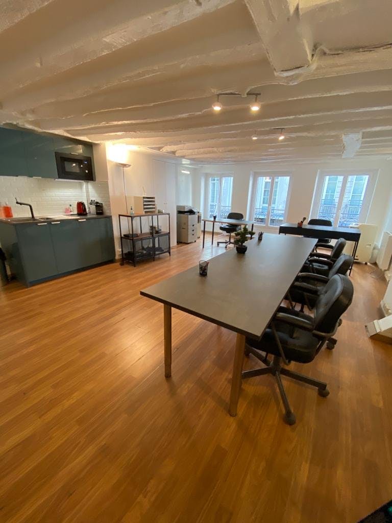 52 Square Meter Office Space on Rue Poissonniere, Paris