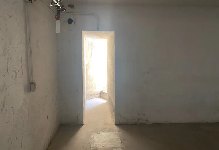 Large Basement space in LA - Image 3
