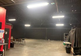 D�cor/Lieu de tournage: Entrep�t - Image 1