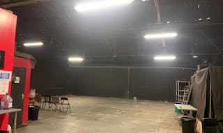 D�cor/Lieu de tournage: Entrep�t - Image 1