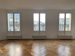 7th Arrondissement Showroom - Image 0