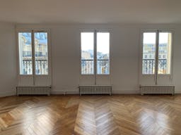 7th Arrondissement Showroom - Image 0