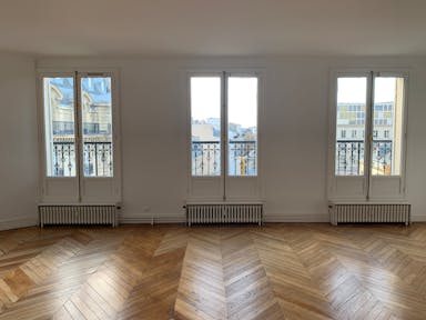 7th Arrondissement Showroom - Image 0