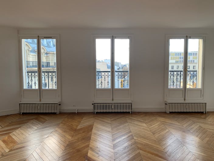 7th Arrondissement Showroom - Image 0