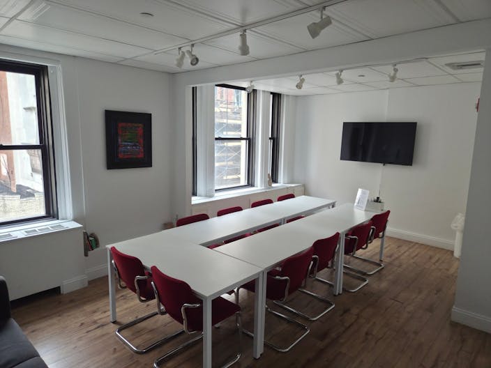 Spacious Conference Room on 5th Avenue - Image 2