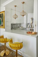 Bohemian meets Vintage apartment - Natural Light, Mantle & Brass Vintage Pieces - Image 9
