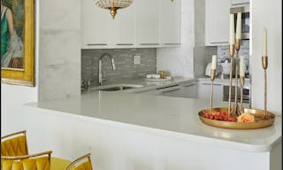 Bohemian meets Vintage apartment - Natural Light, Mantle & Brass Vintage Pieces - Image 9