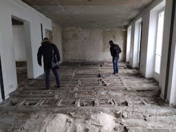 Prime Location Boutique on Rue de Rivoli - Image 10