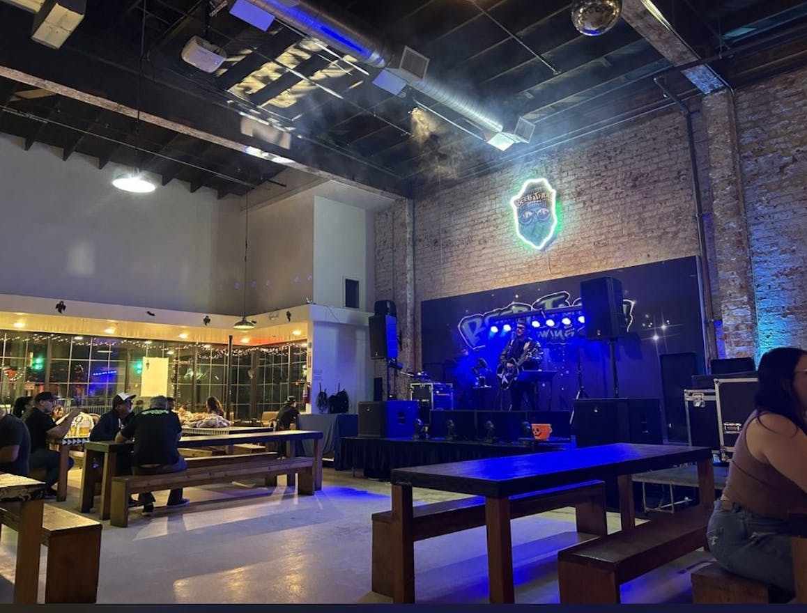 Trendy Restaurant Space - situated in the bustling area of Bell - Image 0