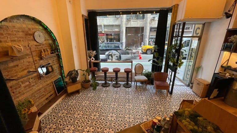 Our vintage oasis in the heart of the city - Image 2