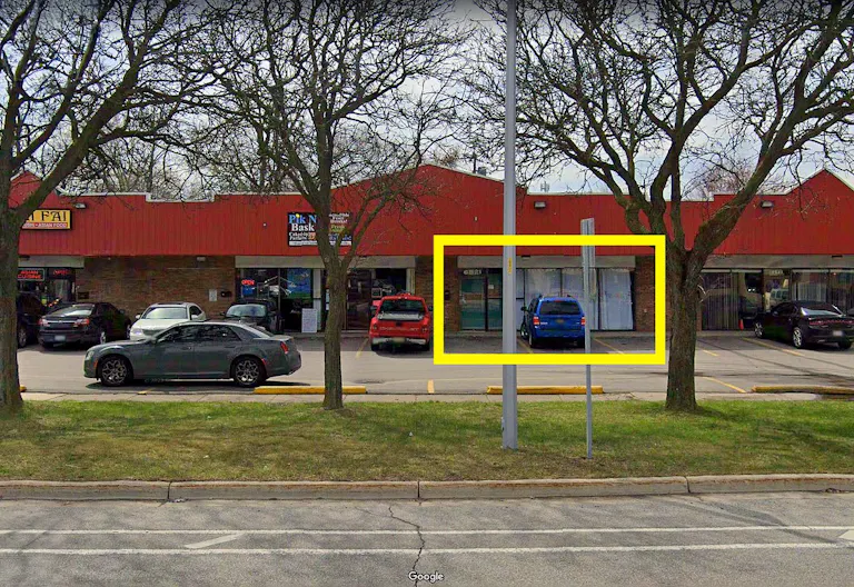A prime unit space for immediate lease conveniently located on the border of Oak Park, MI - Image 3