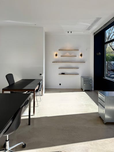 Espace Créatif Atelier-Galerie - Pop-up Lumineux avec Vitrine - Image 3