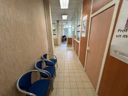 Décor/Lieu de tournage: Commissariat - Image 12