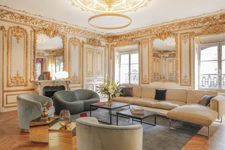 Unique Showroom at Place de la Concorde - Image 1