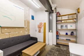 Lovely Boutique Shop in Le Marais - Image 4