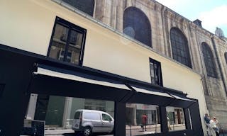 Recently renovated shop in prime 1st arr location in Paris - Image 2