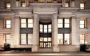 Spacious 14ft ceiling space in a Landmark Building - Image 8