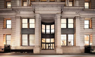 Spacious 14ft ceiling space in a Landmark Building - Image 8
