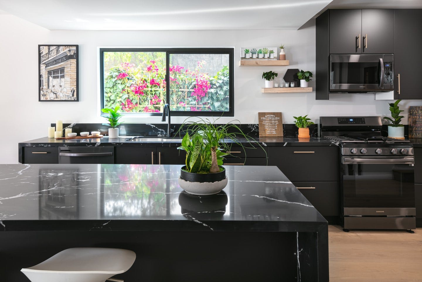 Modern Oasis Luxury Estate in Toluca Lake