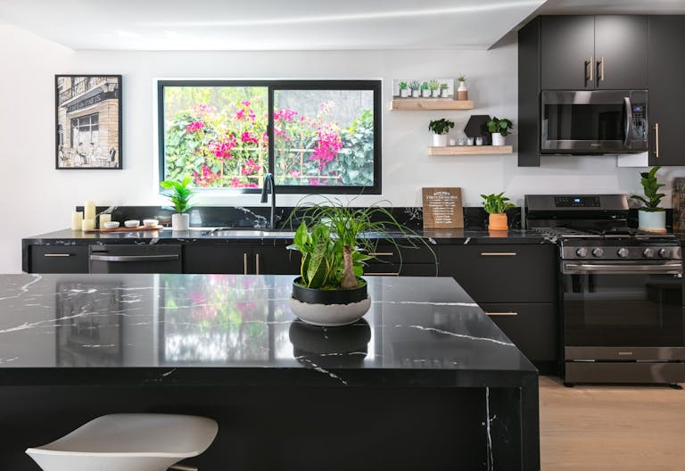 Modern Oasis Luxury Estate - Image 3