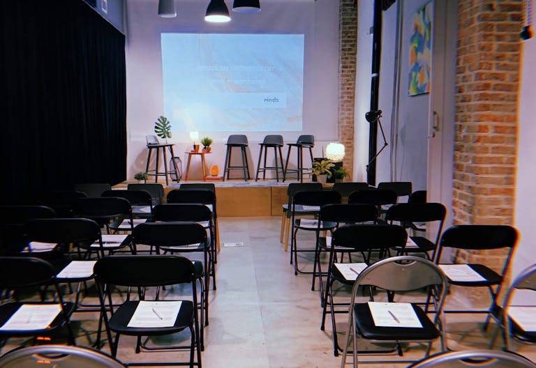 Huge & Cozy Conference Room in Miami - Image 1