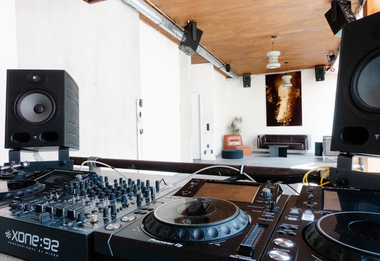 Dynamic Art Gallery & Pop-up Venue in Kreuzberg/Neukölln - Image 3