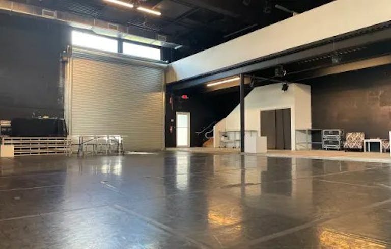 Flex Studio with high ceilings in Little Haiti - Image 4