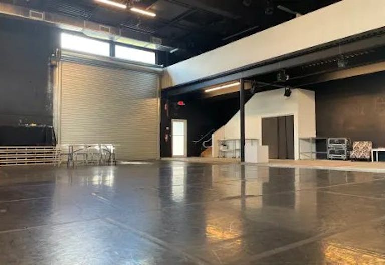 Flex Studio with high ceilings in Little Haiti - Image 4