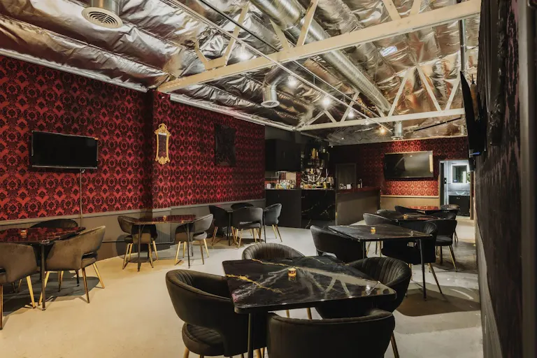 Lounge + Photography Studio - Image 2