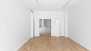 Perfect Showroom on Rue de Turenne - Image 1