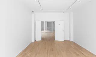 Perfect Showroom on Rue de Turenne - Image 1