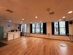 Entire Floor in SOHO with 2 extra rooms! - Image 17