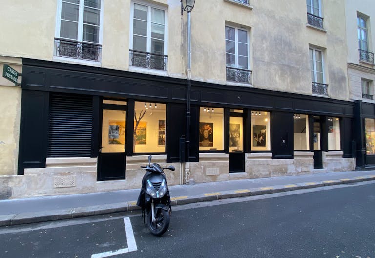 Galerie d'art dans avec grande salle dans Le Marais - Image 1