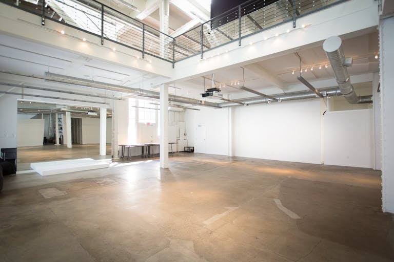 Large & Industrial Gallery Space - Image 1