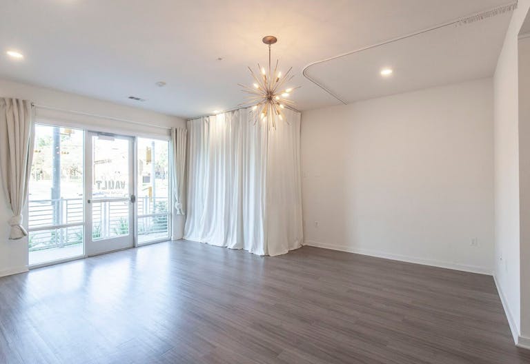 Unique Space in Trendy St. Elmo District - Image 3